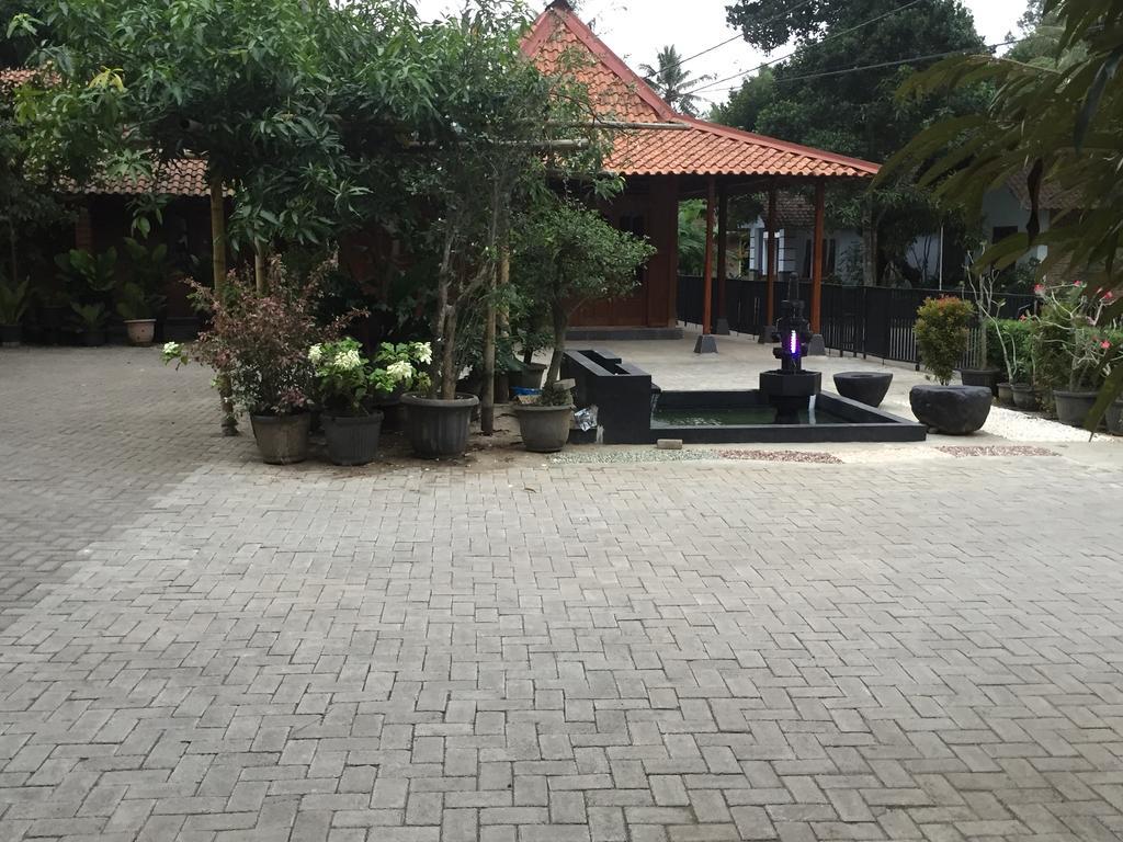 Anugrah Borobudur Magelang Exterior photo